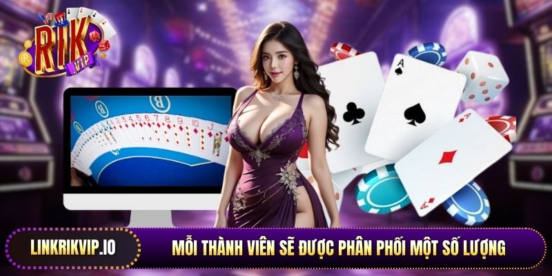 Mỗi thành viên sẽ được phân phối một số lượng quân bài nhất định 